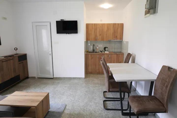 Apartments R&M ティヴァト エクステリア 写真